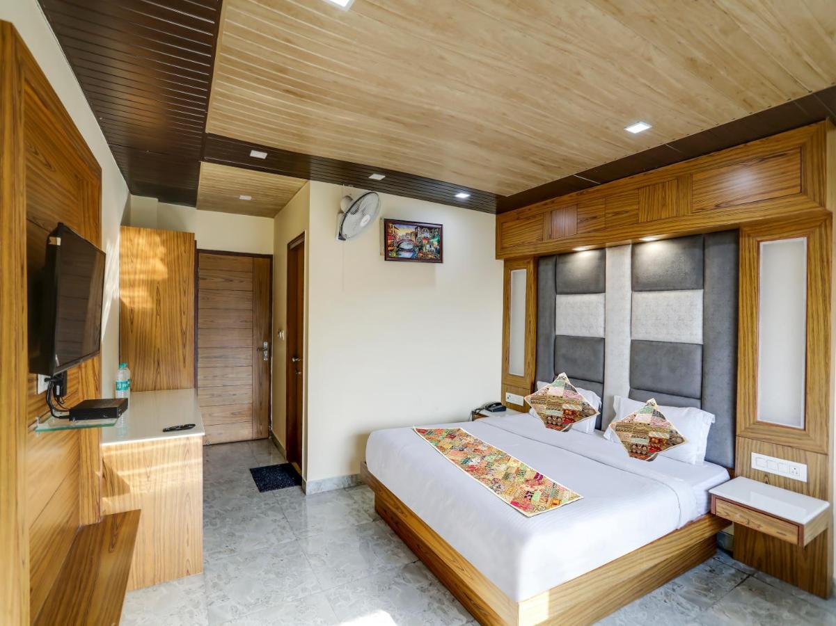 Hotel Jai Deluxe- Paharganj Railway Station