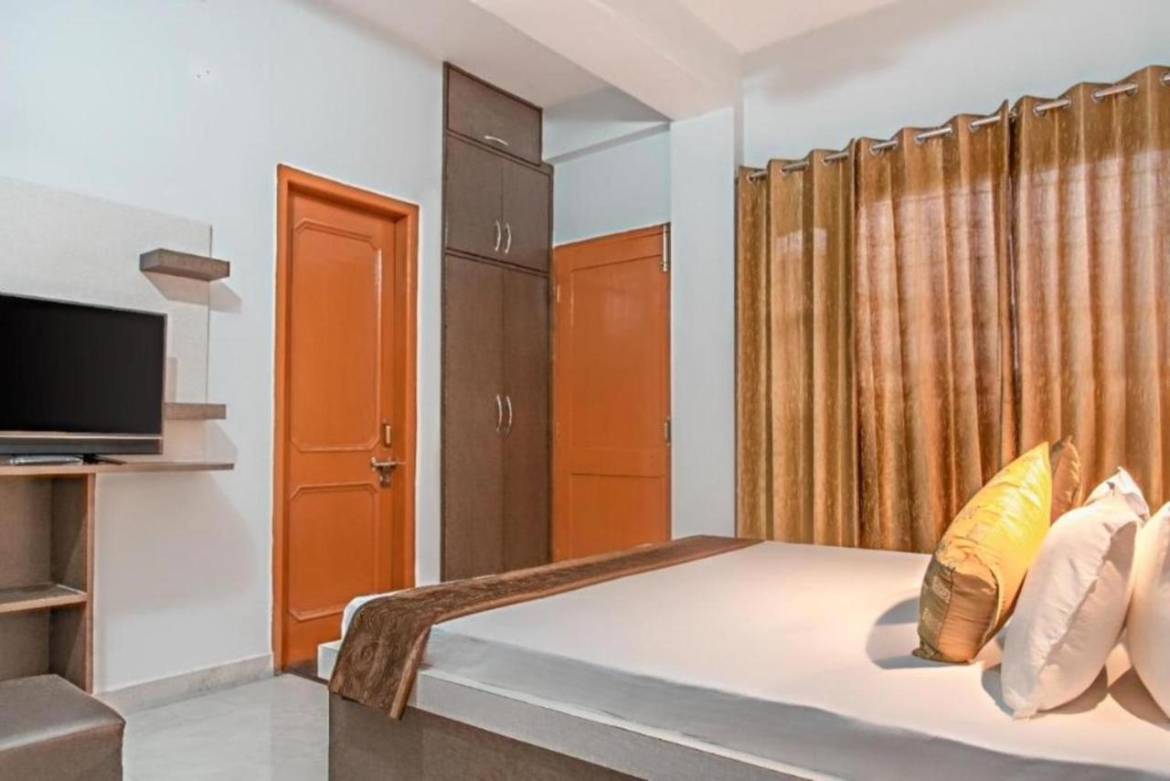 Jai Deluxe- Paharganj Railway Station Hotel