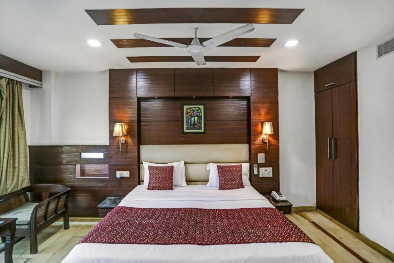 Jai Deluxe- Paharganj Railway Station