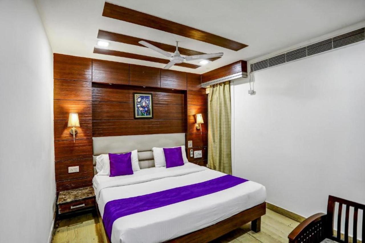 Hotel Jai Deluxe- Paharganj Railway Station New Delhi