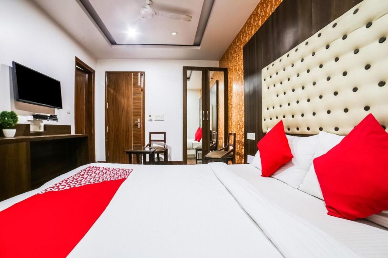 Jai Deluxe- Paharganj Railway Station Hotel