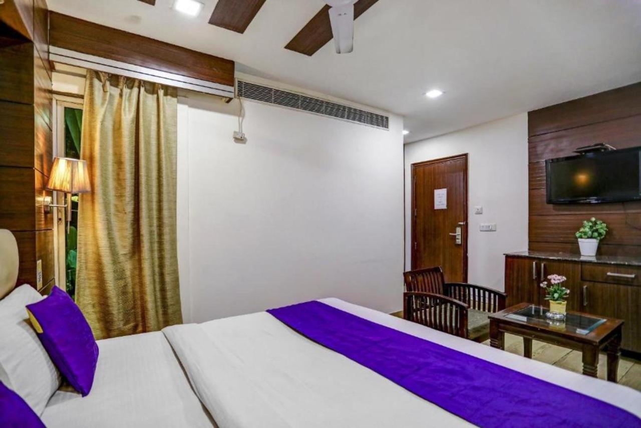Jai Deluxe- Paharganj Railway Station 4*